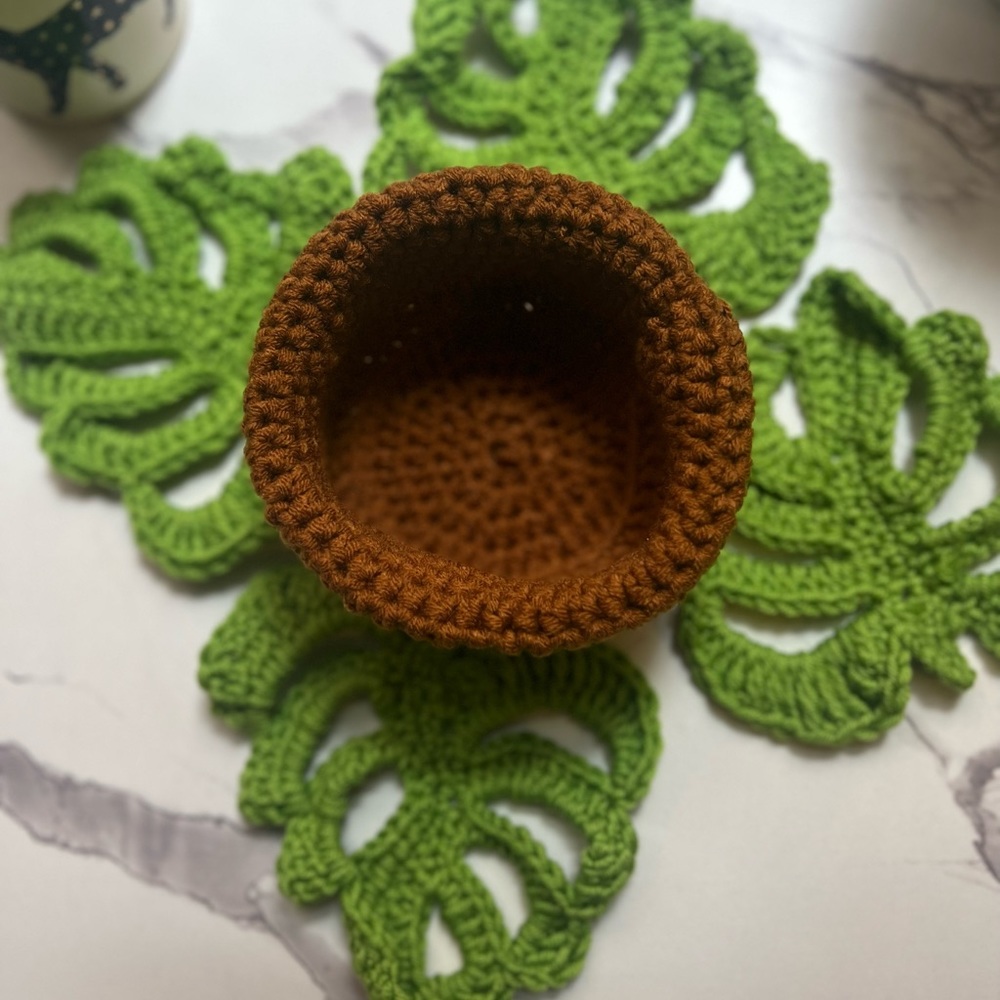 Handmade set of 4 Monstera leaf coasters with planter pot